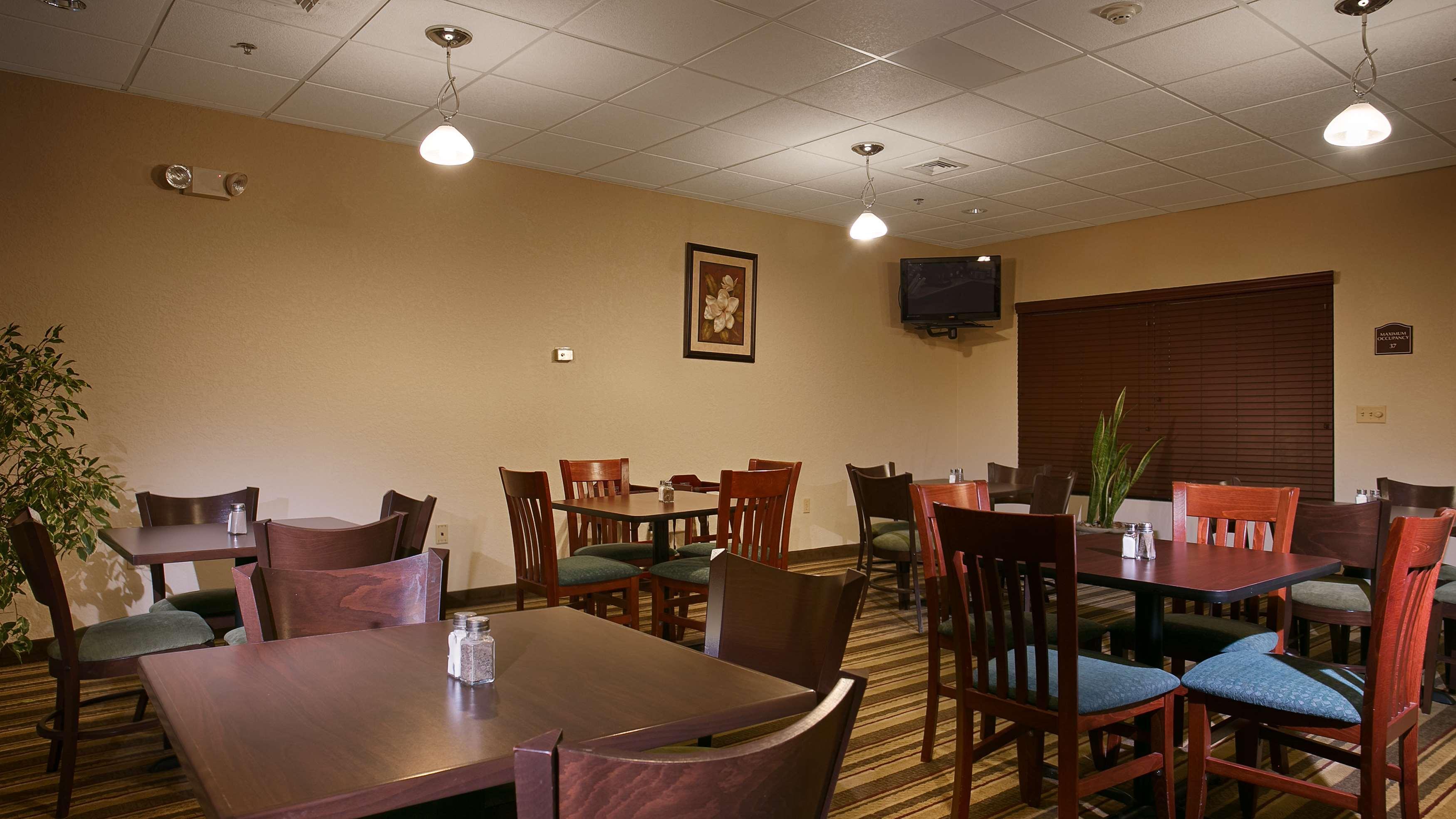 Best Western Plus Springfield Airport Inn Exterior photo