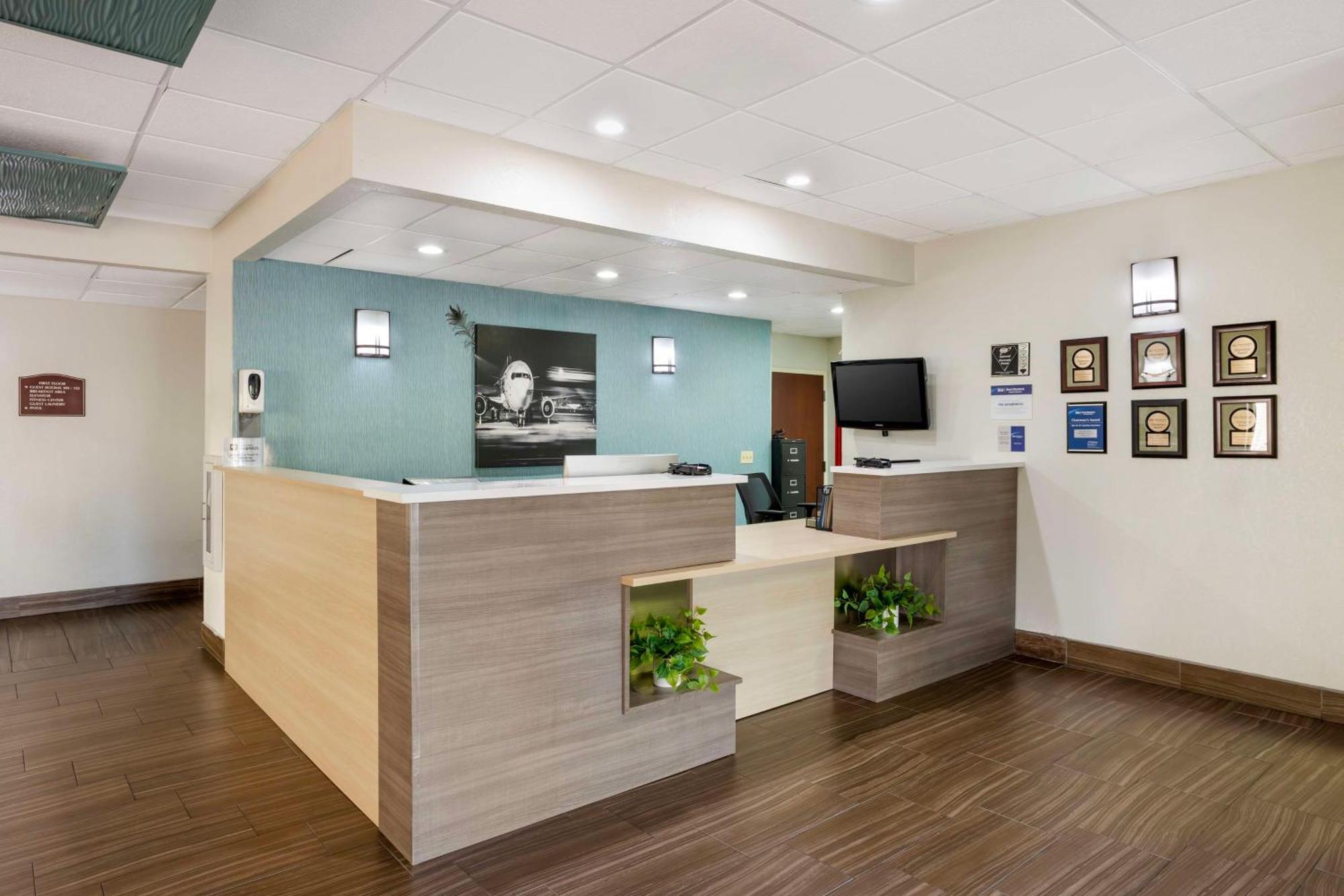 Best Western Plus Springfield Airport Inn Exterior photo