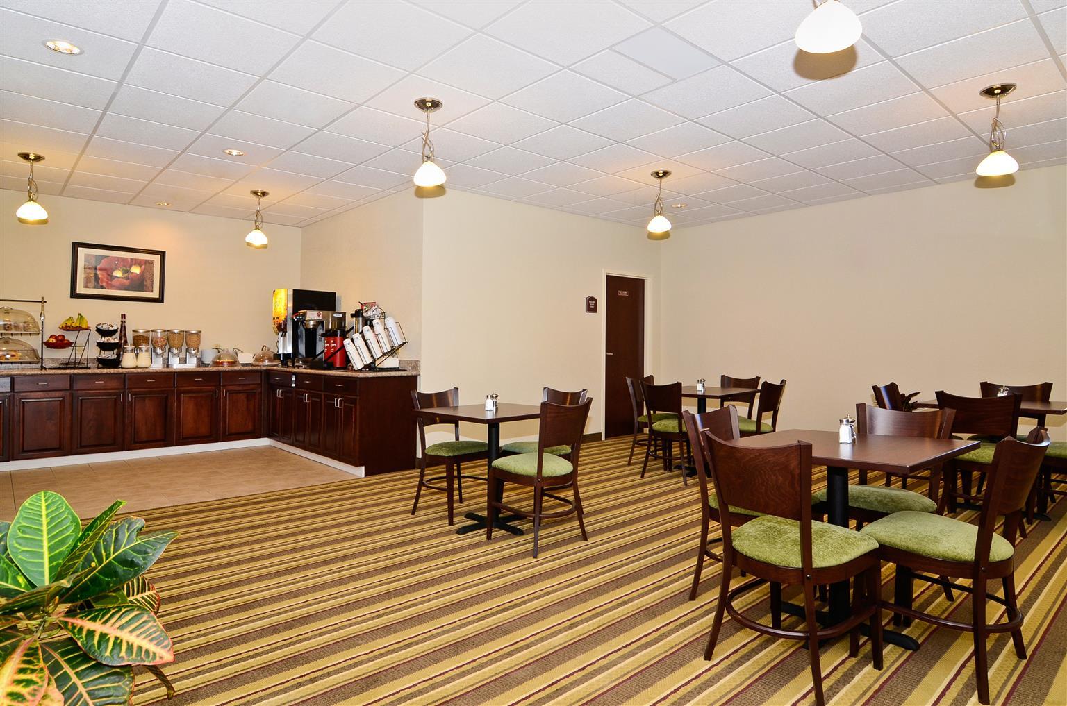Best Western Plus Springfield Airport Inn Room photo
